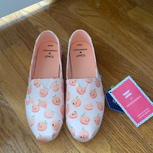 NWT Toms. Peach print
